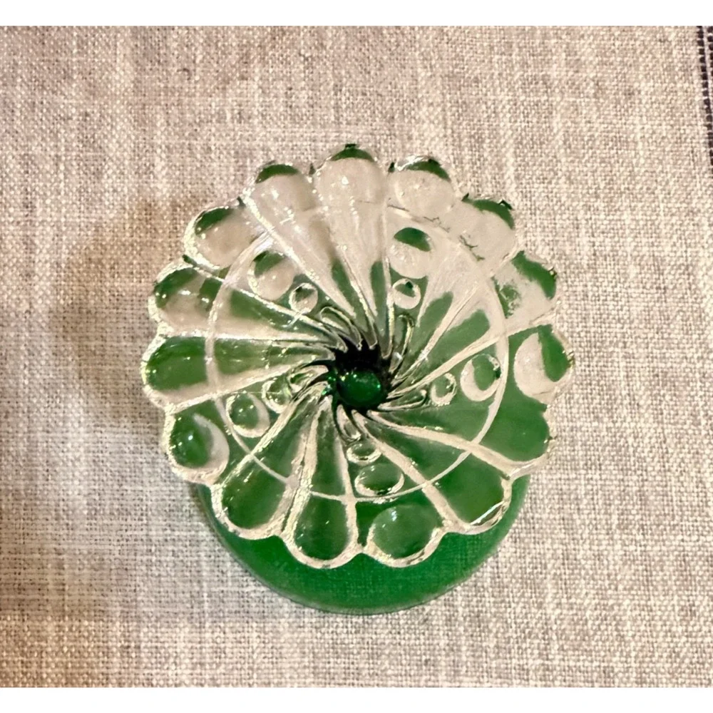 🌿 Vintage Green Glass Goblet Cup – Clear Decorative Pedestal Foot 🌿